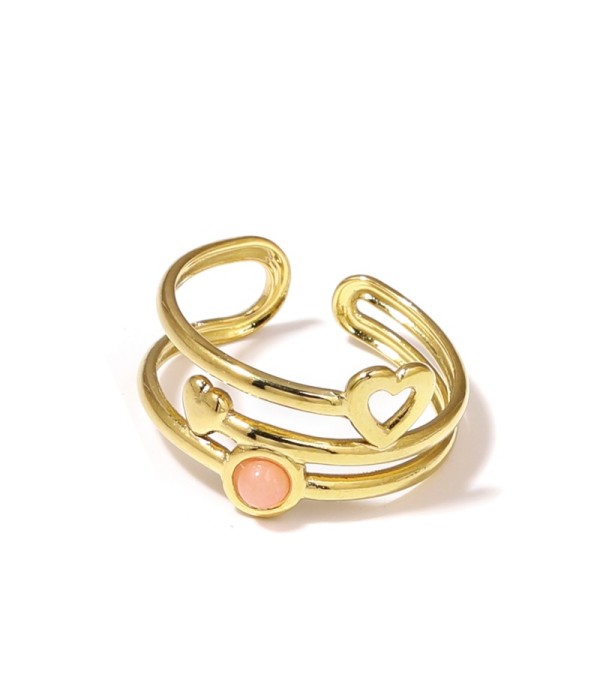 Anillo dorado con corazones y piedra
