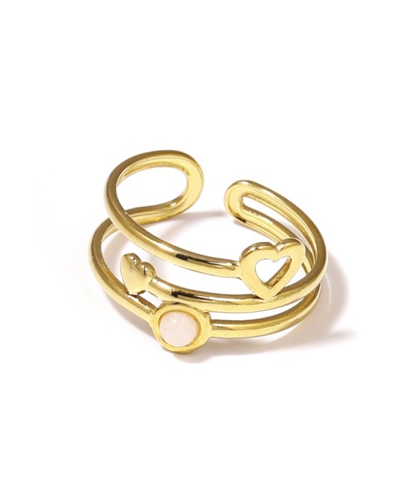 Anillo dorado con corazones y piedra