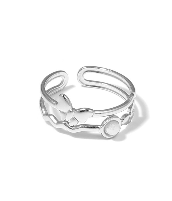 Anillo plateado con mariposa y piedra