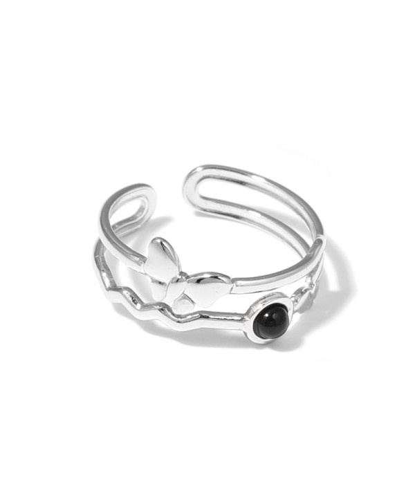 Anillo plateado con mariposa y piedra