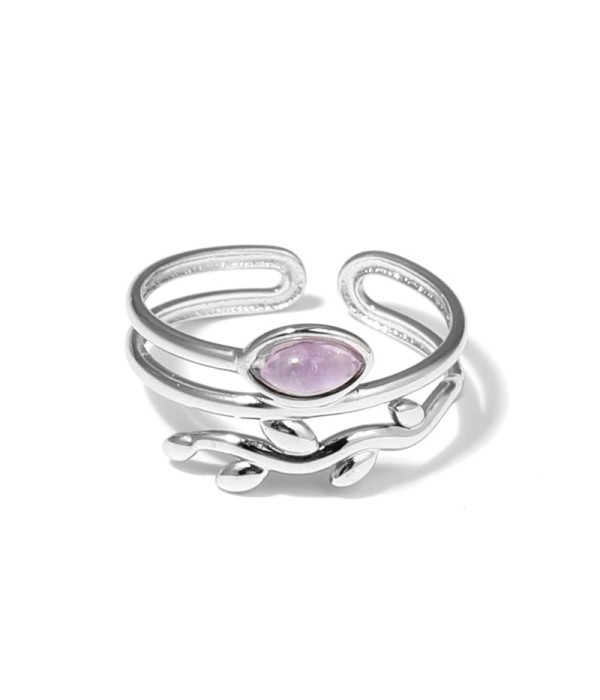 Anillo plateado con diseño de hojas y piedra