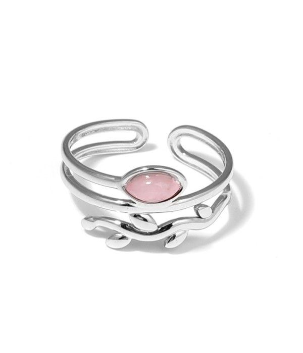 Anillo plateado con diseño de hojas y piedra