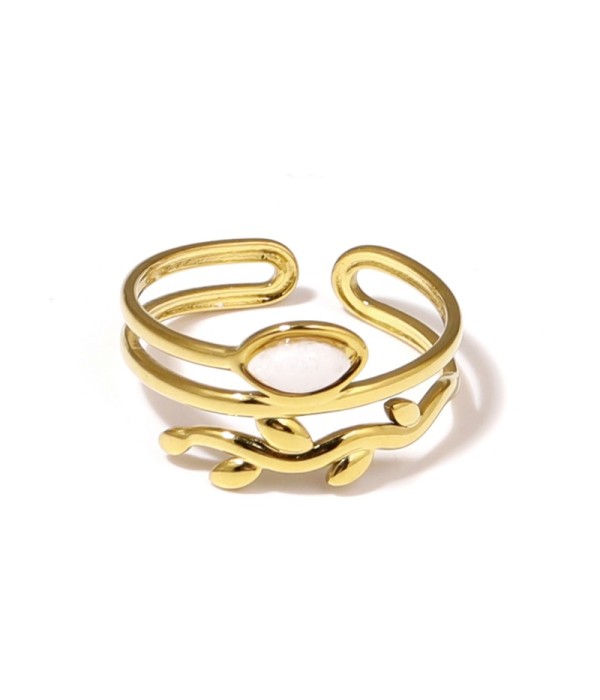 Anillo dorado con diseño de hojas y piedra