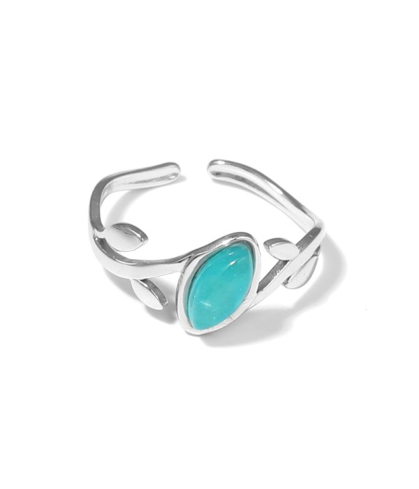 Anillo plateado con diseño de hojas y piedra rosa
