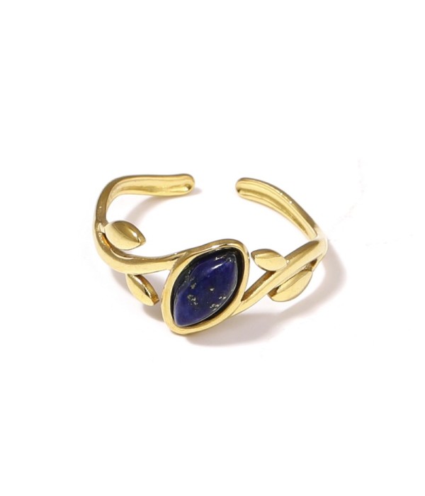 Anillo dorado con diseño de hojas y piedra rosa