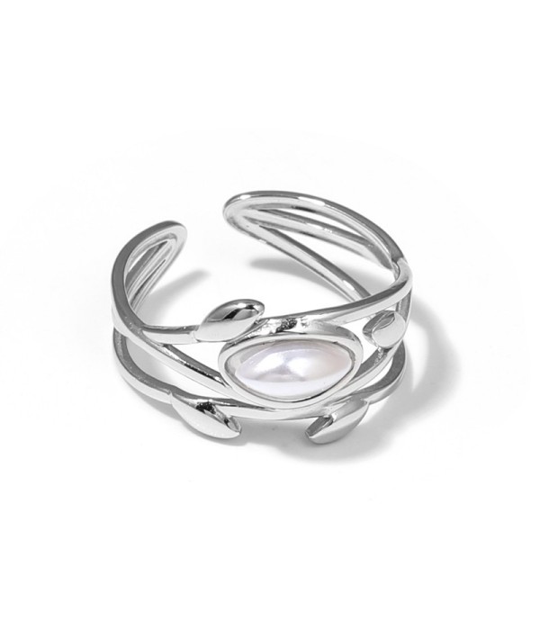 Anillo plateado de líneas entrelazadas con...