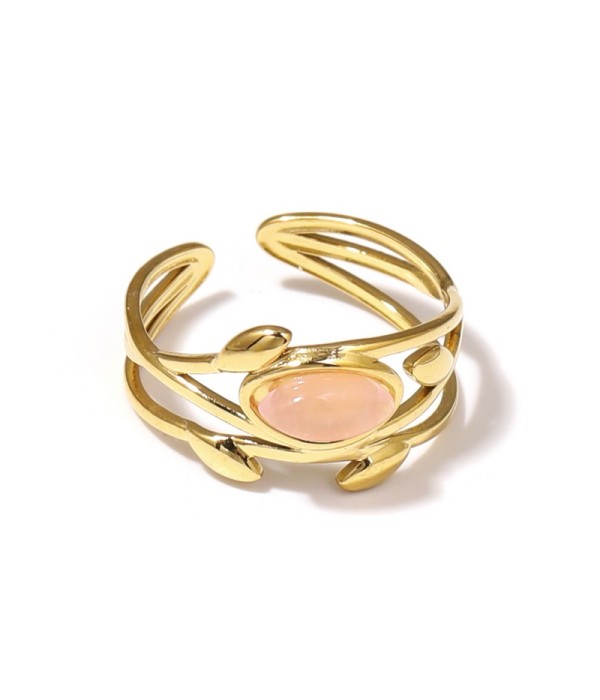 Anillo dorado de líneas entrelazadas con hojas y piedra