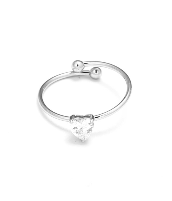 Anillo plateado con piedra cental corte mini corazón