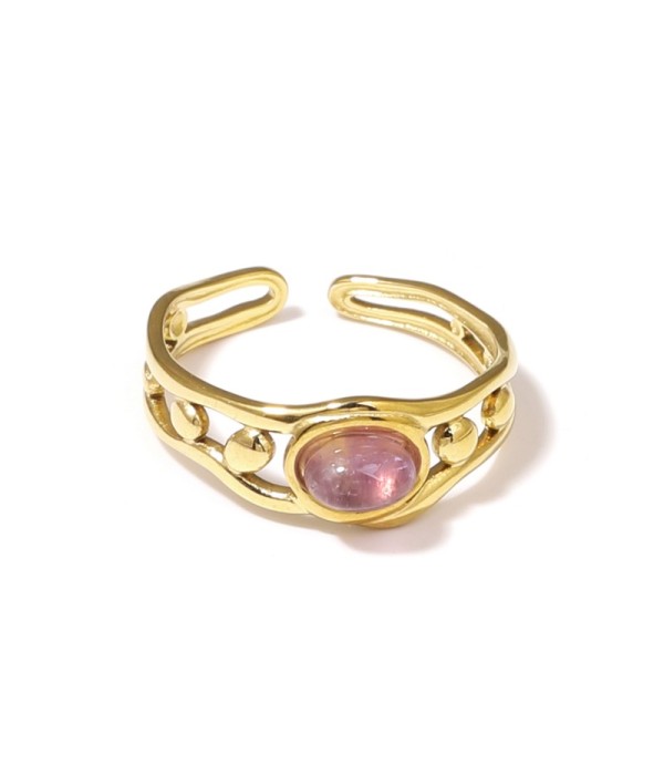 Anillo dorado de diseño calado con círculos y piedra