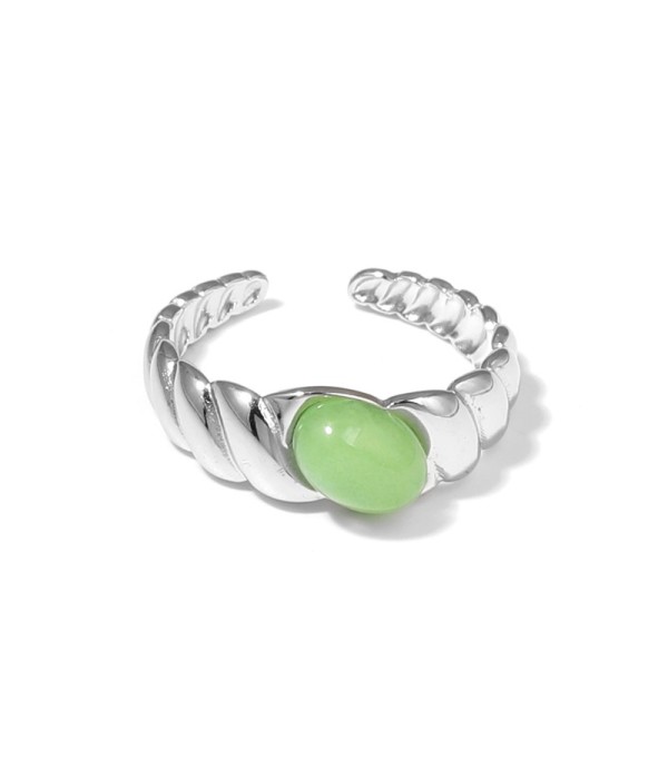 Anillo plateado abierto con piedra ovalada