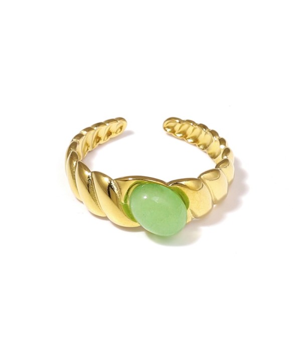 Anillo dorado abierto con piedra ovalada