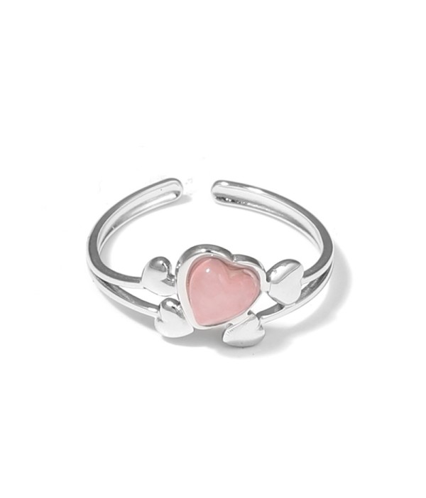 Anillo plateado con corazones y piedra