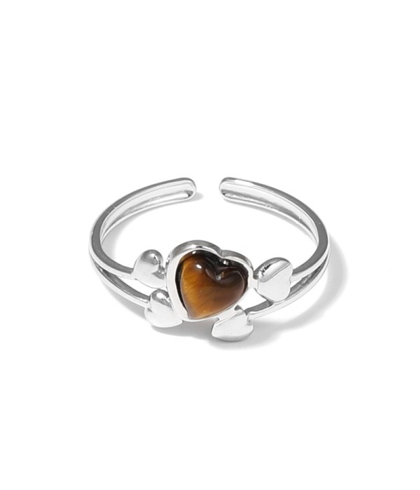 Anillo plateado con corazones y piedra