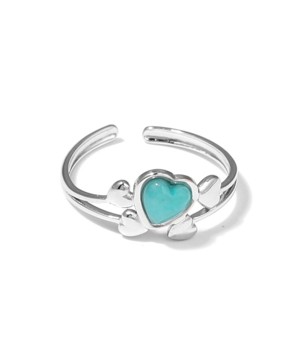 Anillo plateado con corazones y piedra
