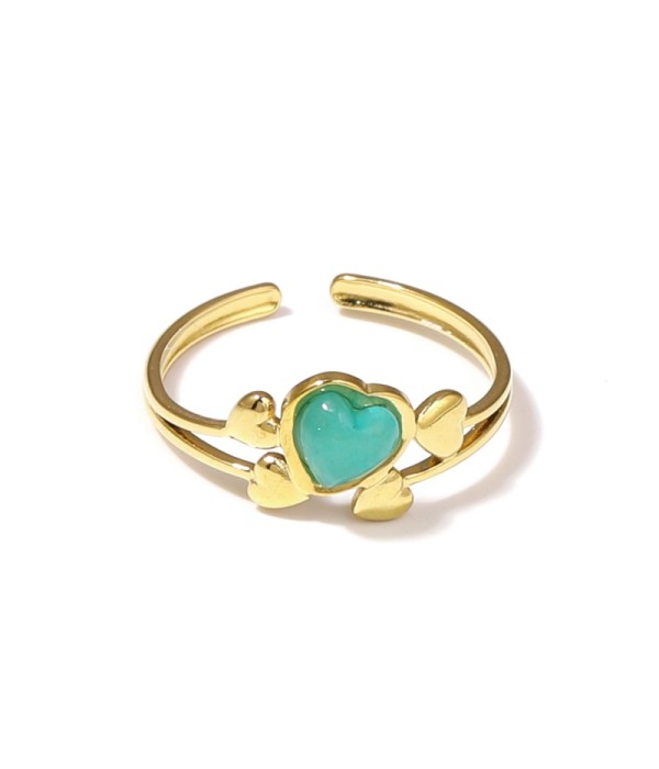 Anillo dorado con corazones y piedra