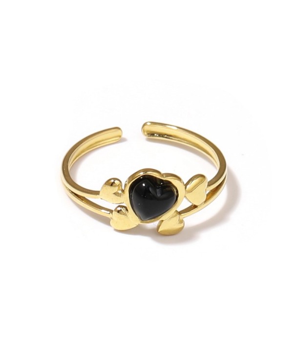 Anillo dorado con corazones y piedra