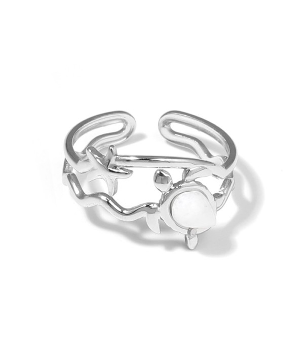 Anillo plateado con motivos marinos y piedra