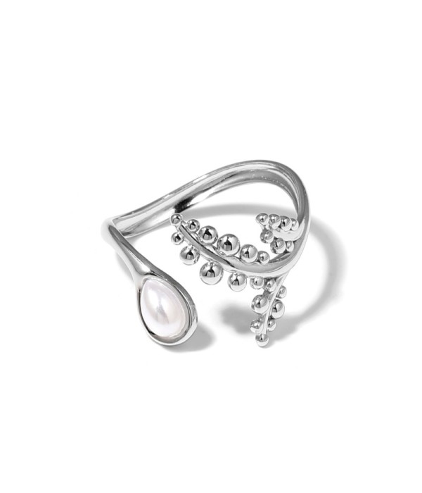 Anillo plateado con detalles botánicos y piedra