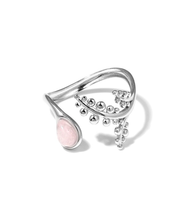 Anillo plateado con detalles botánicos y piedra