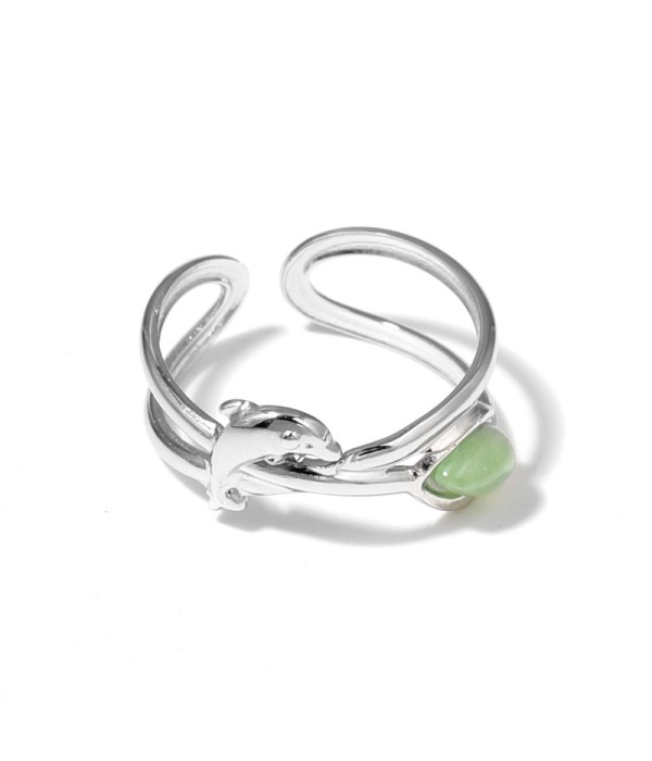 Anillo plateado con diseño de delfín y piedra