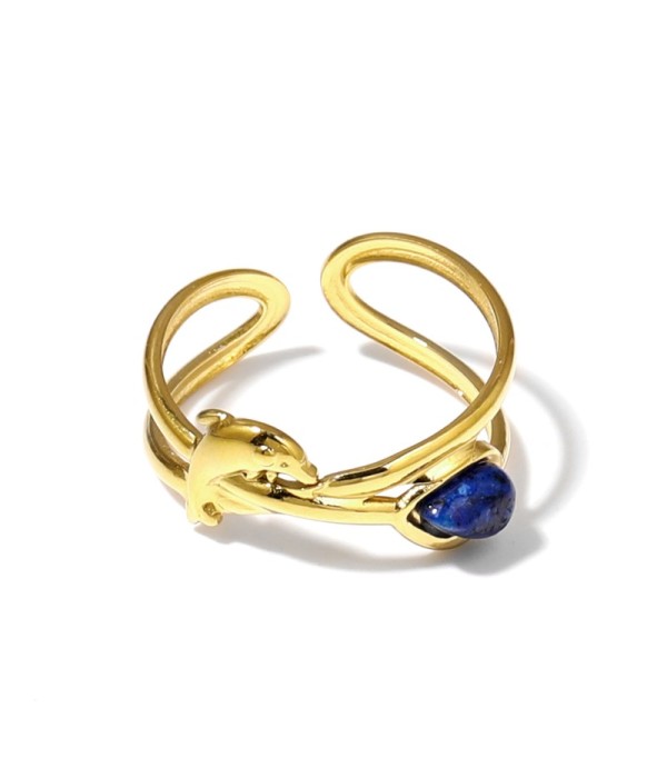 Anillo dorado con diseño de delfín y piedra