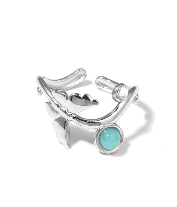 Anillo plateado con diseño de mariposa y piedra