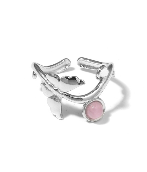 Anillo plateado con diseño de mariposa y piedra