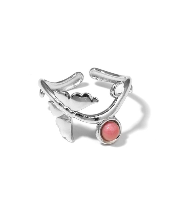 Anillo plateado con diseño de mariposa y piedra