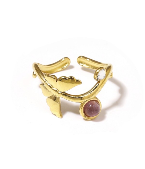 Anillo dorado con diseño de mariposa y piedra