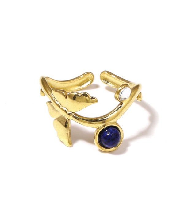 Anillo dorado con diseño de mariposa y piedra