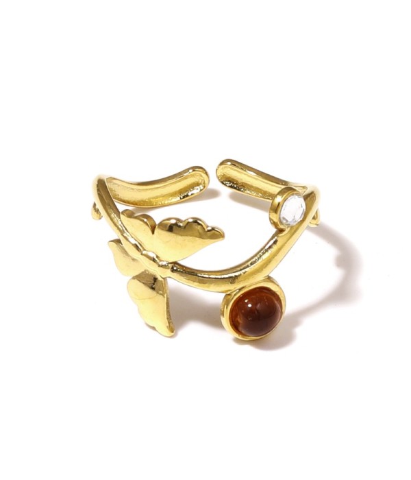 Anillo dorado con diseño de mariposa y piedra