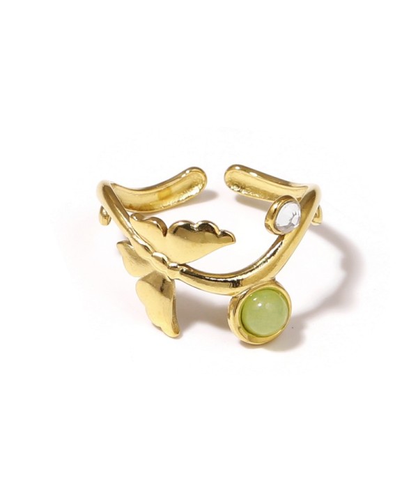 Anillo dorado con diseño de mariposa y piedra