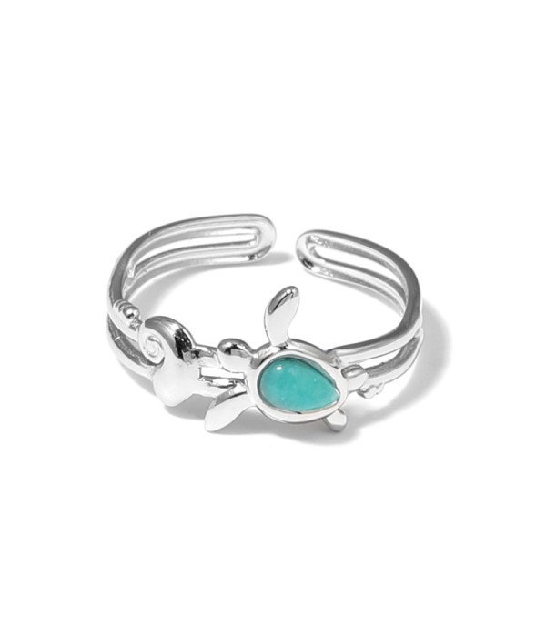 Anillo plateado con motivos marinos y piedra