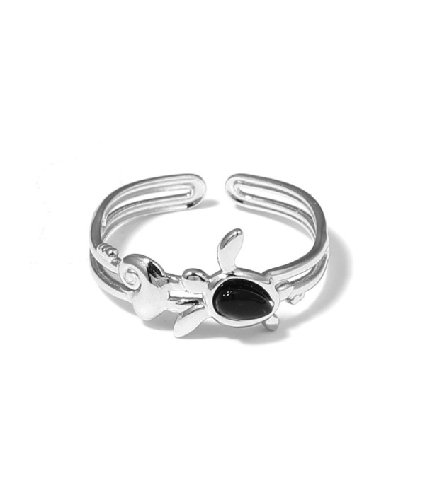 Anillo plateado con motivos marinos y piedra