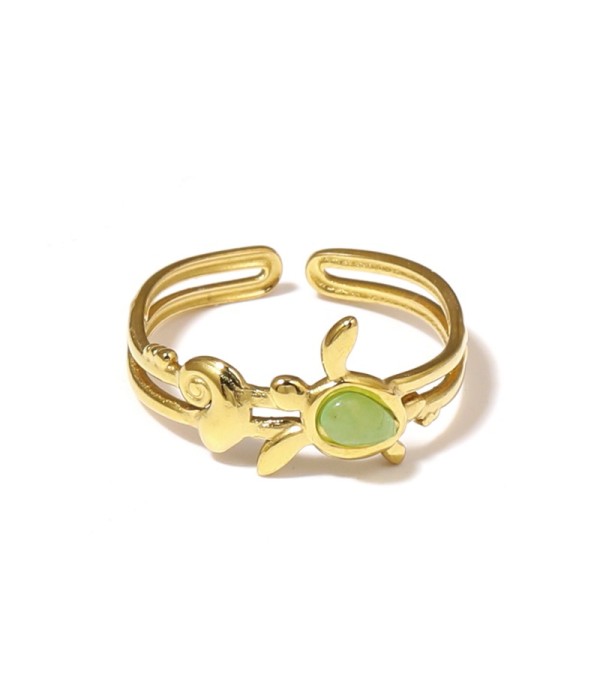 Anillo dorado con motivos marinos y piedra