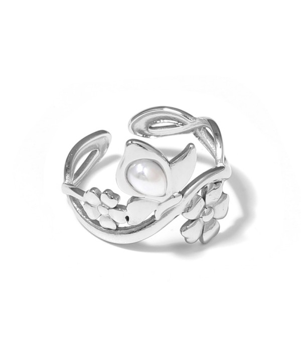 Anillo plateado con motivos flores y piedra