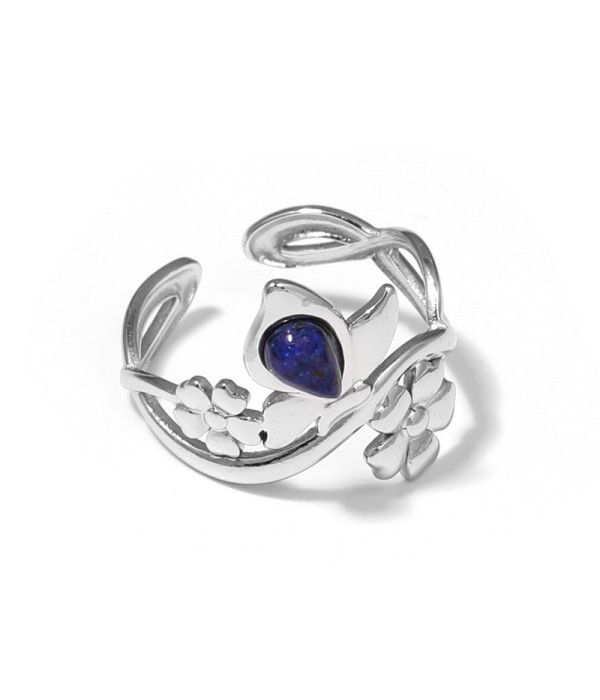 Anillo plateado con motivos flores y piedra