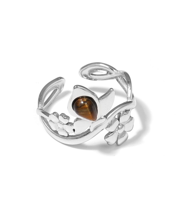 Anillo plateado con motivos flores y piedra