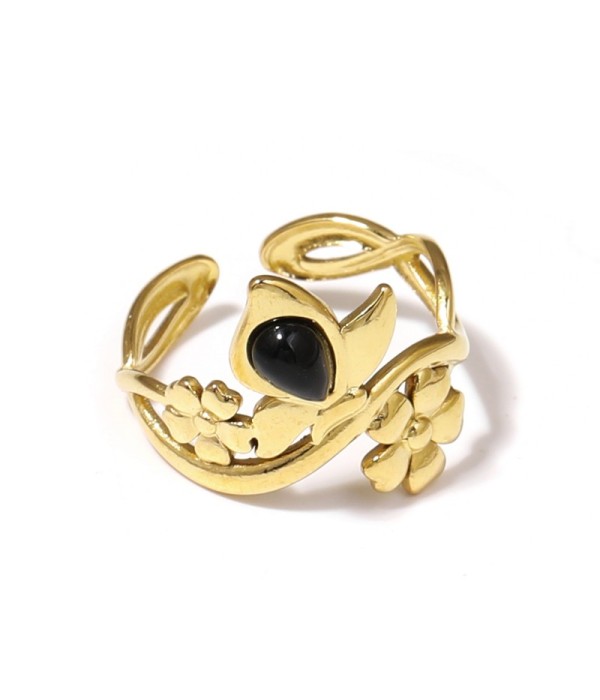 Anillo dorado con motivos flores y piedra