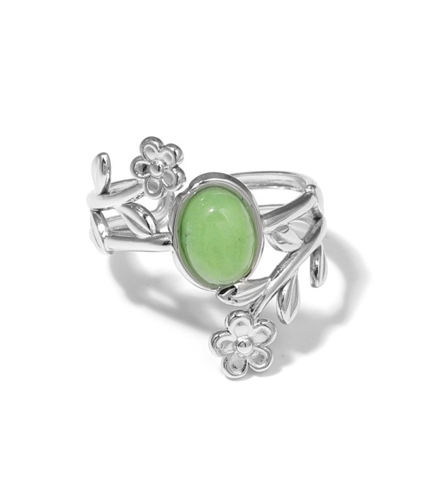 Anillo plateado con detalles botánicos y piedra