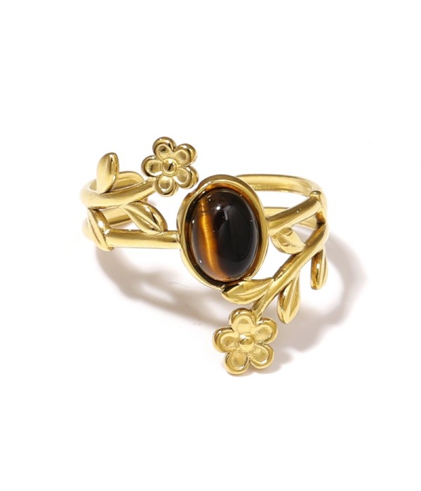 Anillo dorado con detalles botánicos y piedra
