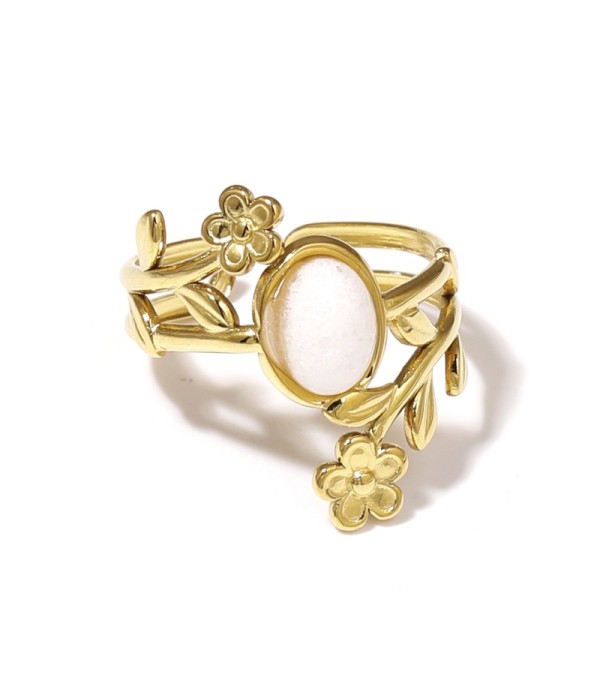Anillo dorado con detalles botánicos y piedra