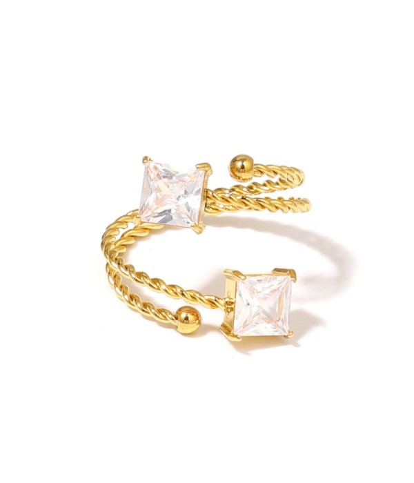 Anillo dorado con diseño de cordón y circonitas cuadradas