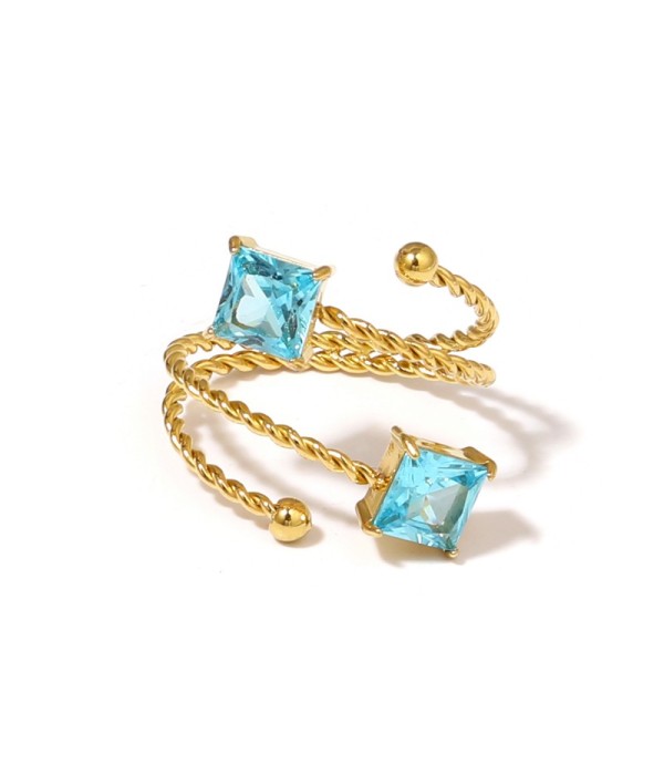 Anillo dorado con diseño de cordón y circonitas...