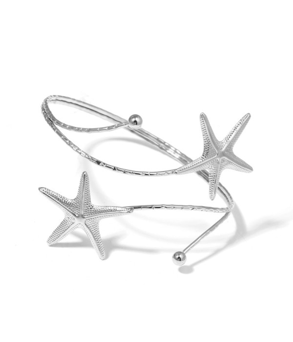 Brazalete de brazo plateado con diseño de...