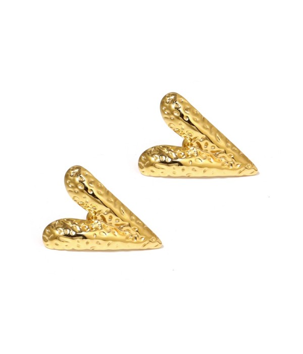 Pendientes en forma de corazón con textura martillada