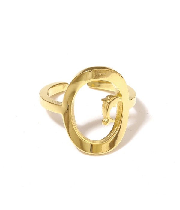 Anillo dorado con óvalo y detalle de delfín