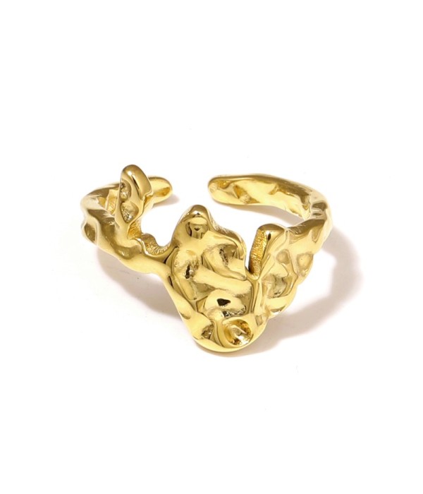 Anillo dorado de diseño líquido irregular