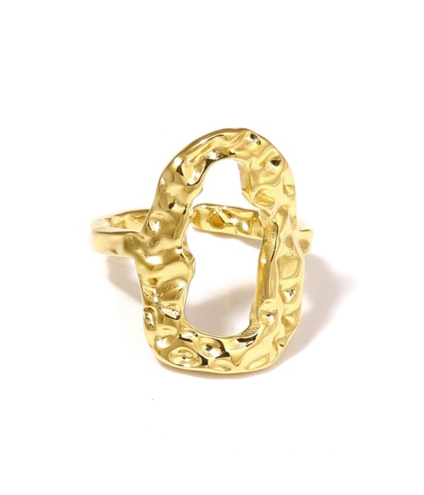 Anillo dorado de óvalo irregular martillado