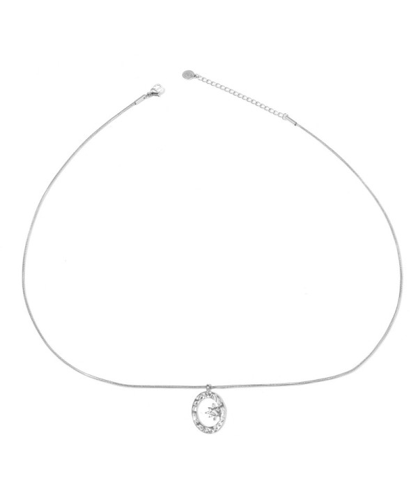 Collar plateado de óvalo martillado con estrella